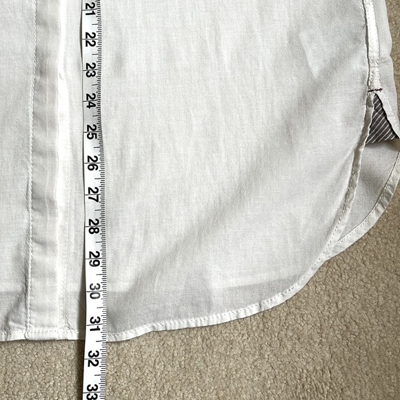 Esprit tunic blouse in ecru. Sleeves adjustable. Contrast detail. Size US M - Picture 9 of 12